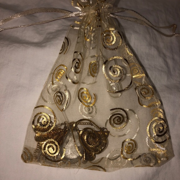 Bahgsu Winged Necklace - Picture 4 of 5